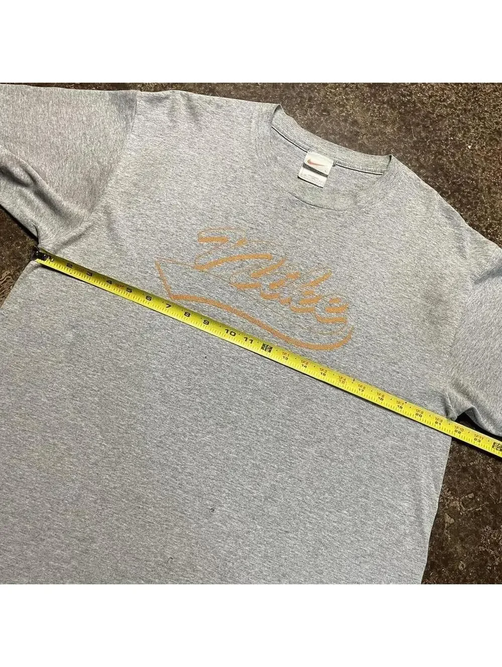 Vintage 90s Nike Cursive Spell Out T-Shirt Men’s Size Large.